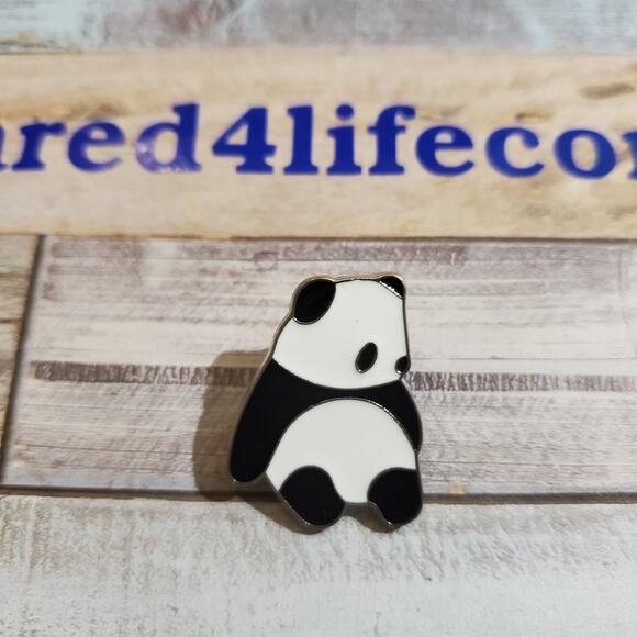 Panda Bear Enamel Pin WWF Collectors Pin NEW - Picture 1 of 3